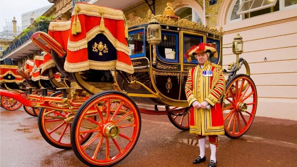 The Royal Mews & Buckingham Palace - Image 1